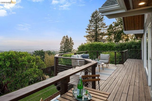 7008 Thornhill Dr, Oakland, CA 94611