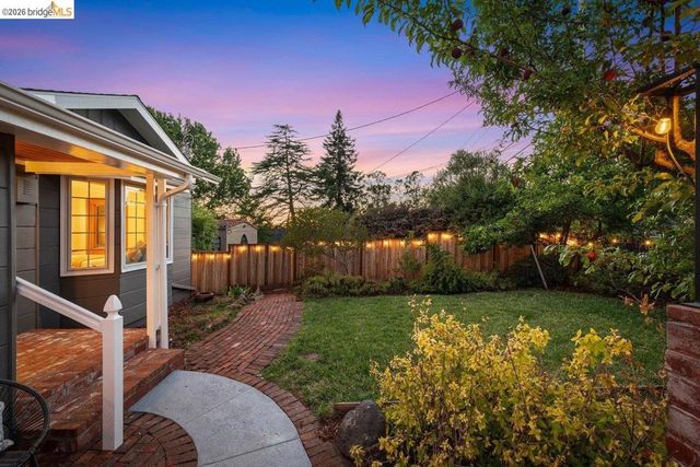 7008 Thornhill Dr, Oakland, CA 94611