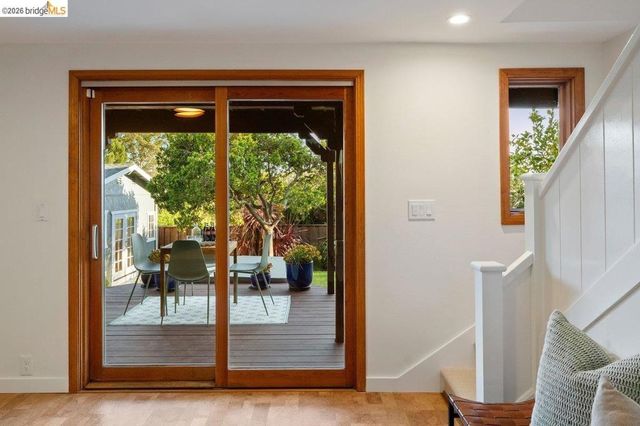 7008 Thornhill Dr, Oakland, CA 94611