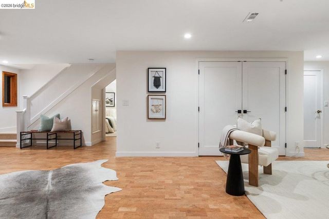 7008 Thornhill Dr, Oakland, CA 94611