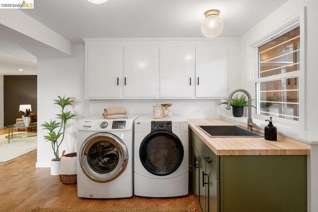7008 Thornhill Dr, Oakland, CA 94611