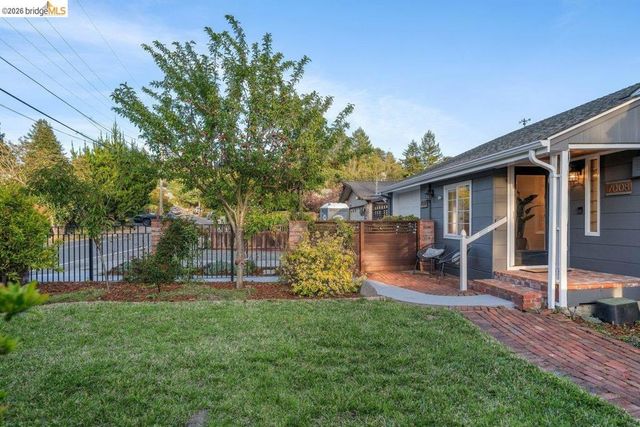 7008 Thornhill Dr, Oakland, CA 94611