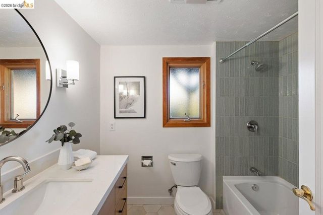7008 Thornhill Dr, Oakland, CA 94611