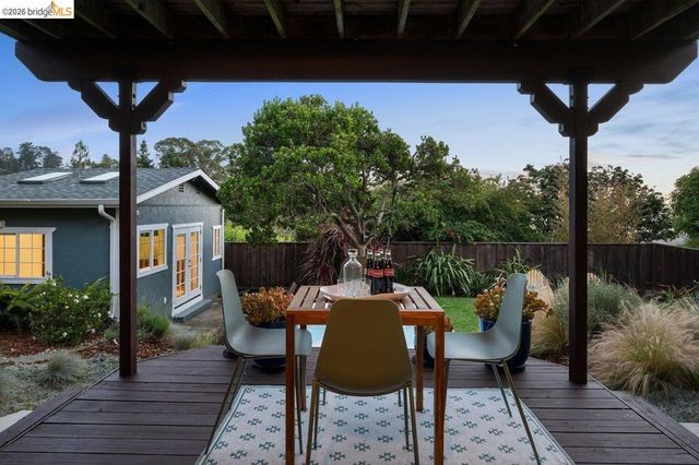 7008 Thornhill Dr, Oakland, CA 94611