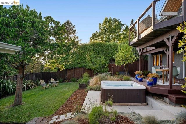 7008 Thornhill Dr, Oakland, CA 94611