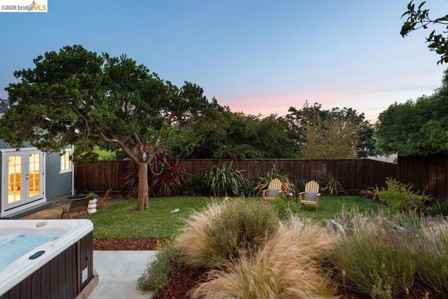 7008 Thornhill Dr, Oakland, CA 94611