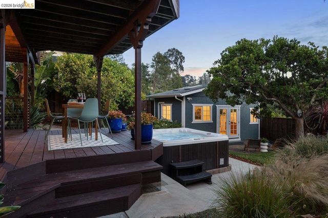 7008 Thornhill Dr, Oakland, CA 94611