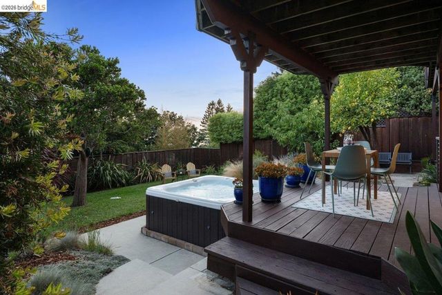 7008 Thornhill Dr, Oakland, CA 94611