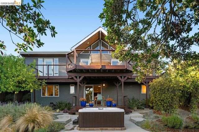 7008 Thornhill Dr, Oakland, CA 94611