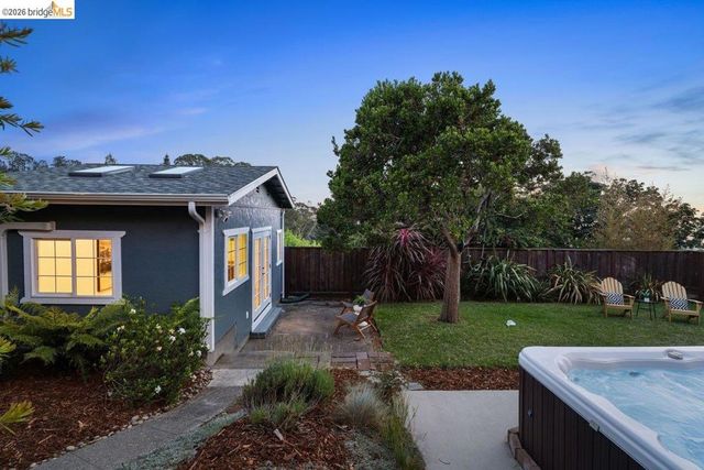 7008 Thornhill Dr, Oakland, CA 94611