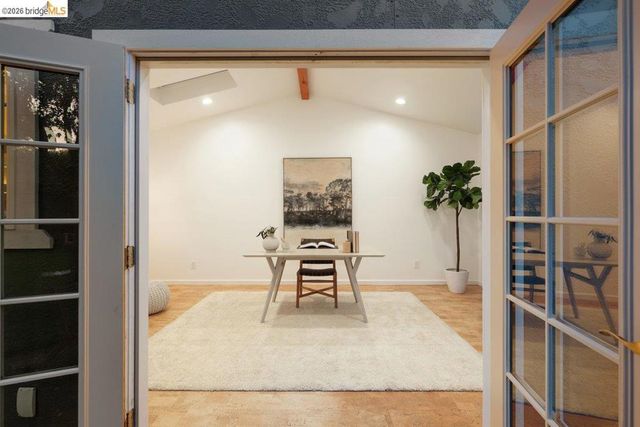 7008 Thornhill Dr, Oakland, CA 94611