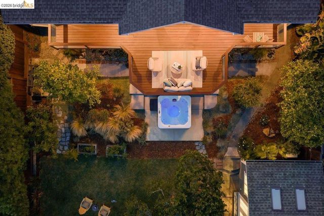 7008 Thornhill Dr, Oakland, CA 94611