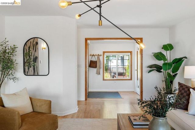 7008 Thornhill Dr, Oakland, CA 94611