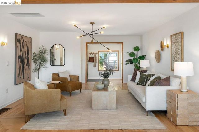 7008 Thornhill Dr, Oakland, CA 94611