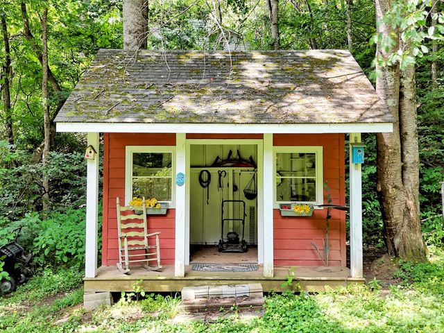 150 Sorghum Drive, Waynesville, NC 28785