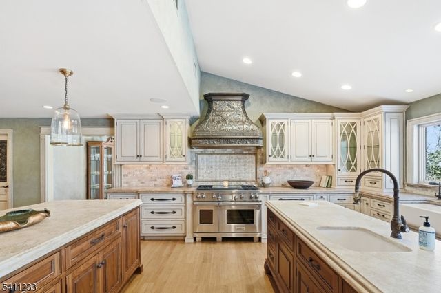 307 Freemans Ln, Franklin Lakes Boro, NJ 07417