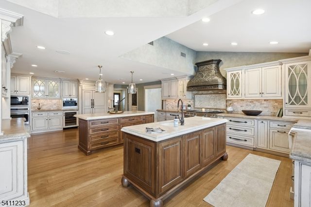 307 Freemans Ln, Franklin Lakes Boro, NJ 07417