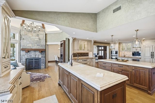 307 Freemans Ln, Franklin Lakes Boro, NJ 07417