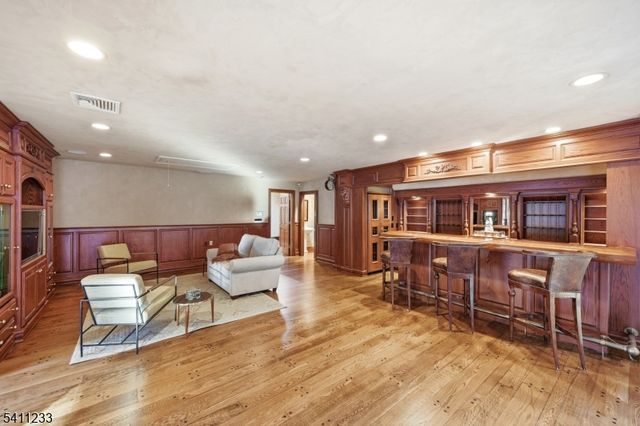 307 Freemans Ln, Franklin Lakes Boro, NJ 07417