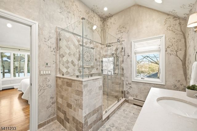 307 Freemans Ln, Franklin Lakes Boro, NJ 07417