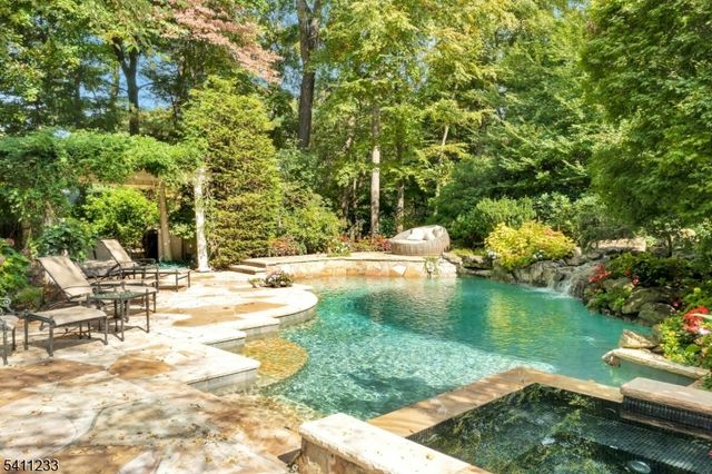 307 Freemans Ln, Franklin Lakes Boro, NJ 07417