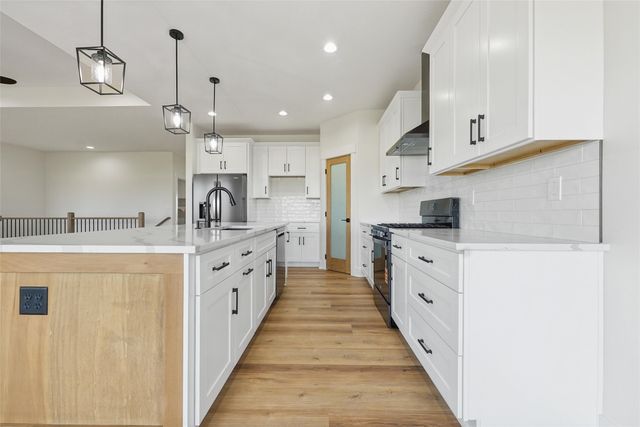 17335 Brookview Drive, Urbandale, IA 50323