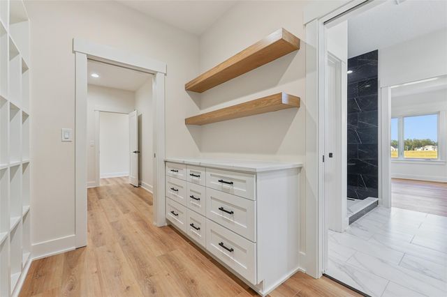 17335 Brookview Drive, Urbandale, IA 50323