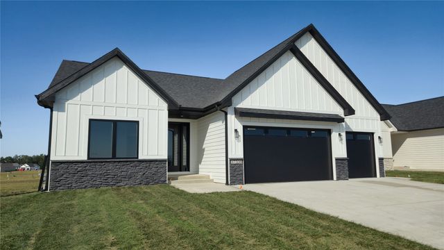 17335 Brookview Drive, Urbandale, IA 50323