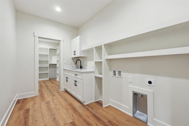 17335 Brookview Drive, Urbandale, IA 50323