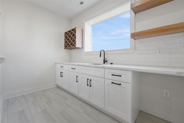 17335 Brookview Drive, Urbandale, IA 50323