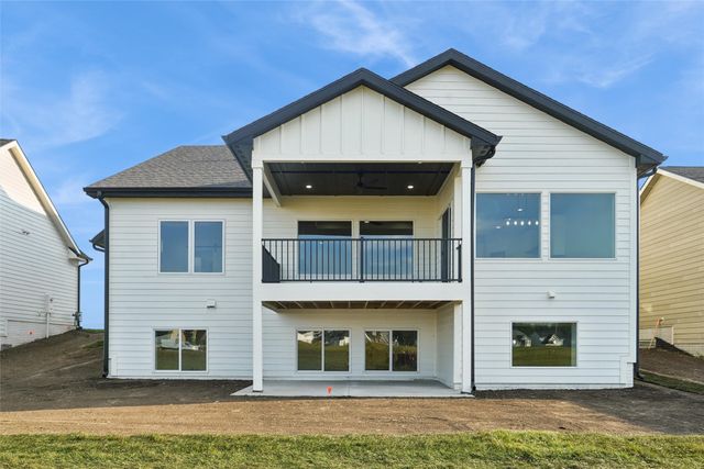 17335 Brookview Drive, Urbandale, IA 50323