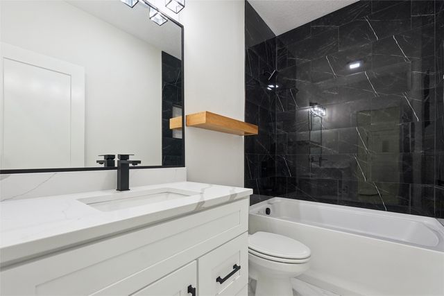 17335 Brookview Drive, Urbandale, IA 50323