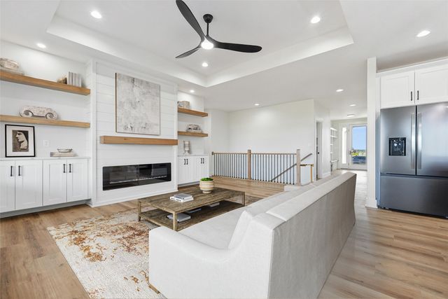 17335 Brookview Drive, Urbandale, IA 50323