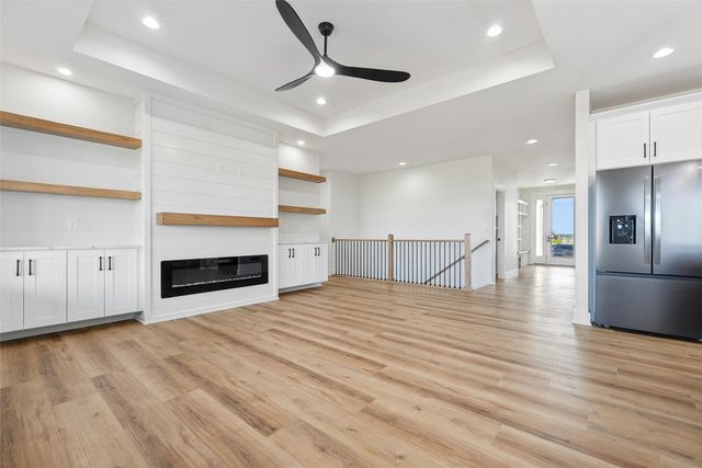 17335 Brookview Drive, Urbandale, IA 50323