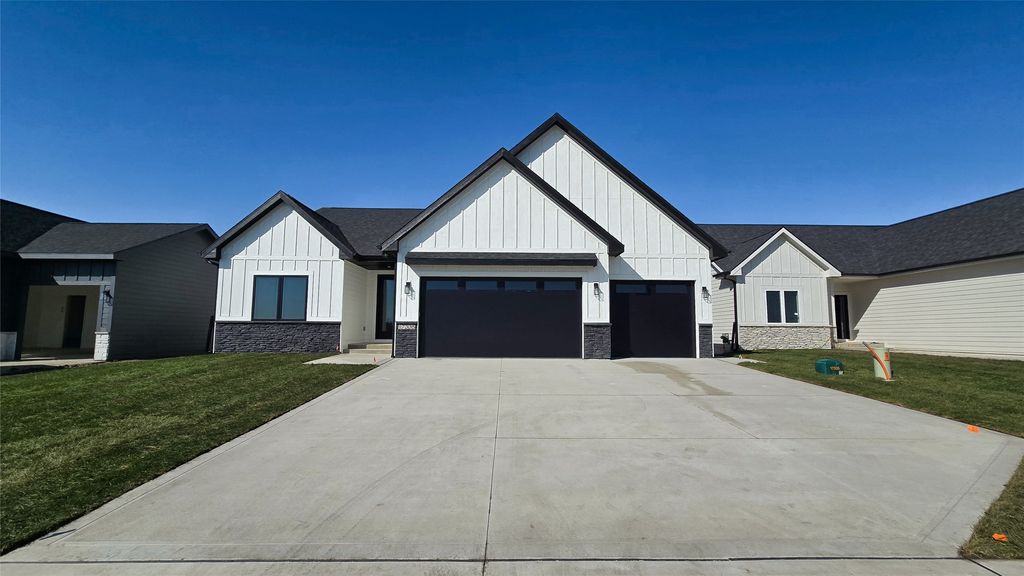 17335 Brookview Drive, Urbandale, IA 50323