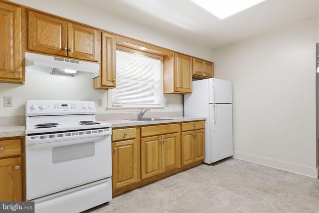 2 - 8 CORLISS AVE, Morrisville, PA 19067