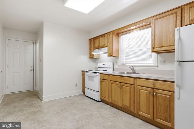 2 - 8 CORLISS AVE, Morrisville, PA 19067