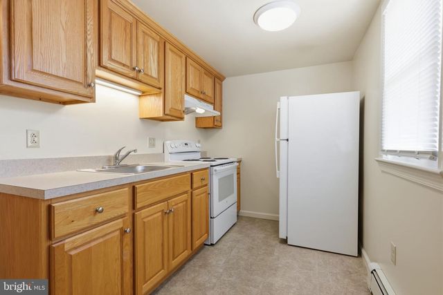 2 - 8 CORLISS AVE, Morrisville, PA 19067