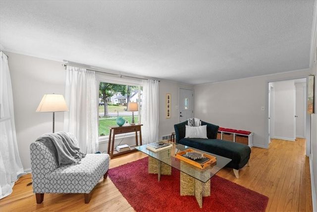 4621 W 71st Street, Prairie Village, KS 66208