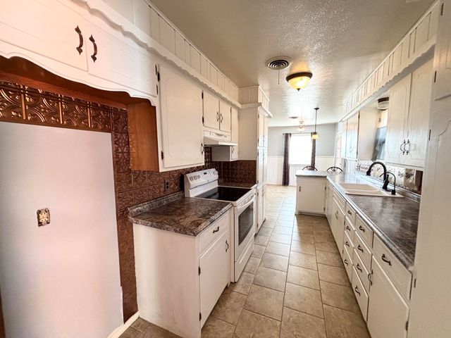 1601 Avenue F, Abernathy, TX 79311