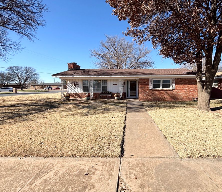 1601 Avenue F, Abernathy, TX 79311