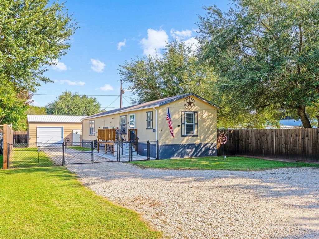 3225 Bucks Bayou Road, Bay City, TX 77414