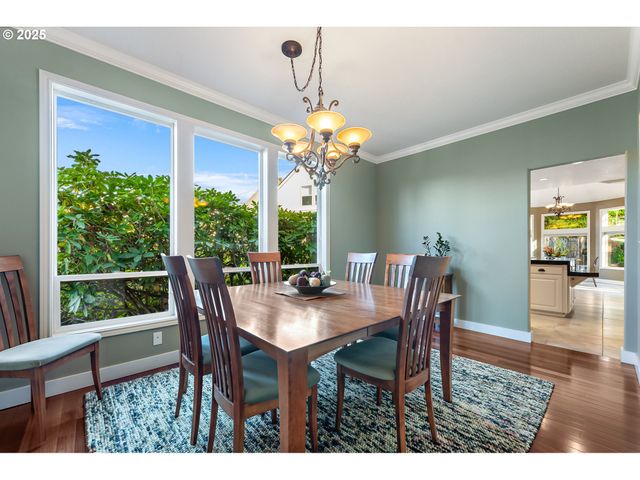 6730 Sw AMBER Ln, Portland, OR 97225