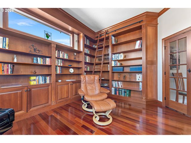 6730 Sw AMBER Ln, Portland, OR 97225