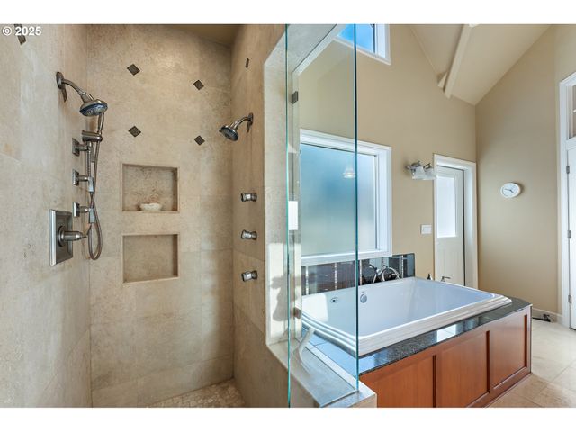 6730 Sw AMBER Ln, Portland, OR 97225