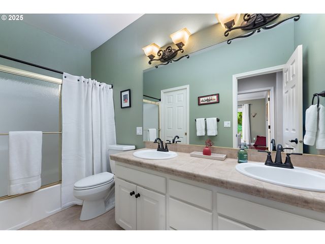 6730 Sw AMBER Ln, Portland, OR 97225