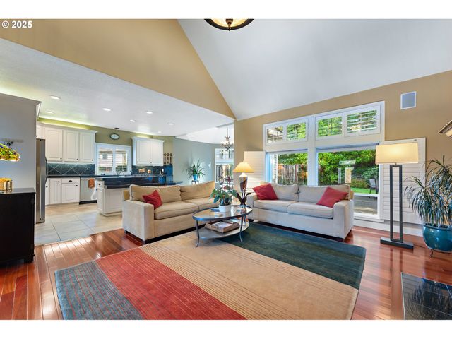 6730 Sw AMBER Ln, Portland, OR 97225
