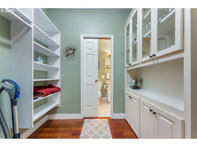 6730 Sw AMBER Ln, Portland, OR 97225