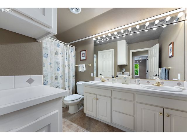 6730 Sw AMBER Ln, Portland, OR 97225