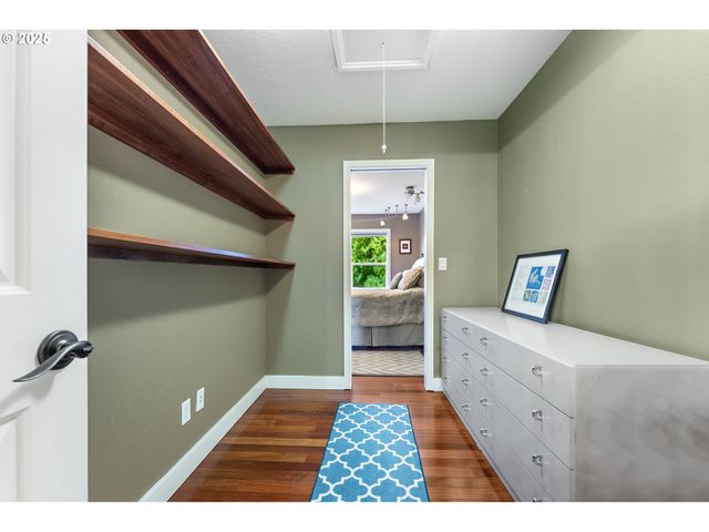 6730 Sw AMBER Ln, Portland, OR 97225